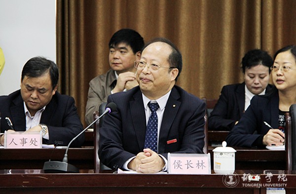 6bat365官网校长侯长林出席汇报会.jpg