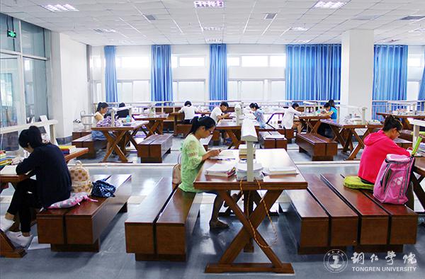 2、bat365在线中国登录入口图书馆自修室一角.JPG
