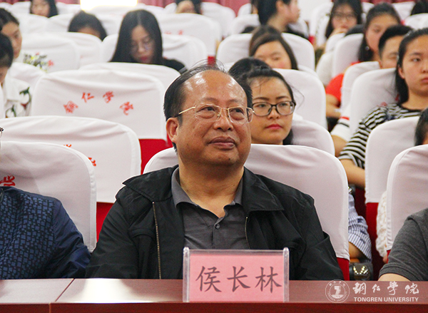 bat365官网举行首届晨光年度文学奖颁奖典礼
