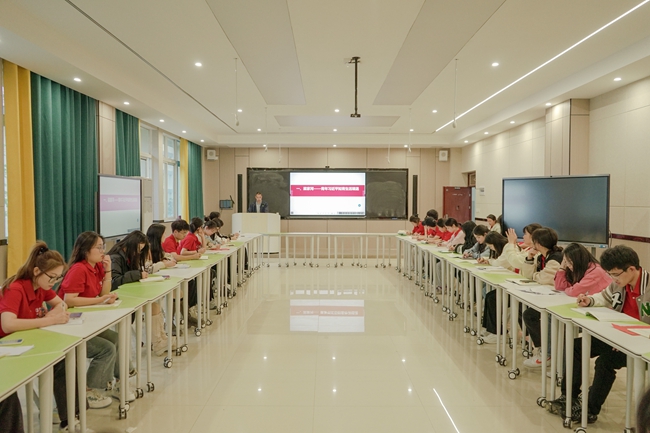 bat365官网召开就业领航宣讲会