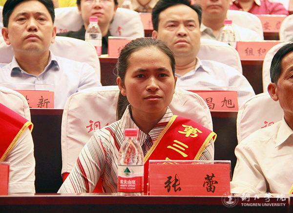 bat365官网师生参加全市先进典型助力脱贫攻坚暨市委中心组学习宣讲报告会