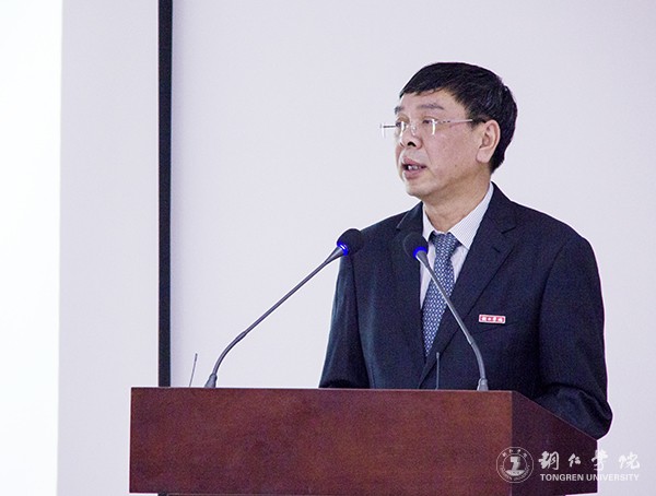 5bat365官网党委书记李树新就学校思想政治教育工作情况作汇报.jpg