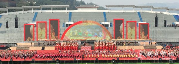 1bat365官网教师编排的演出节目.jpg