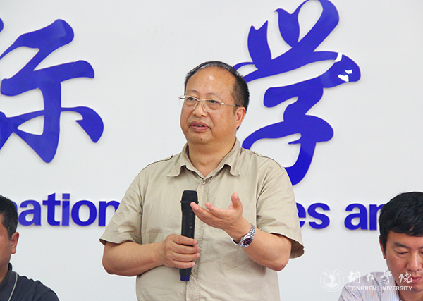 bat365官网国际学院举行首届科研工作会暨武陵文化翻译研究中心揭牌仪式