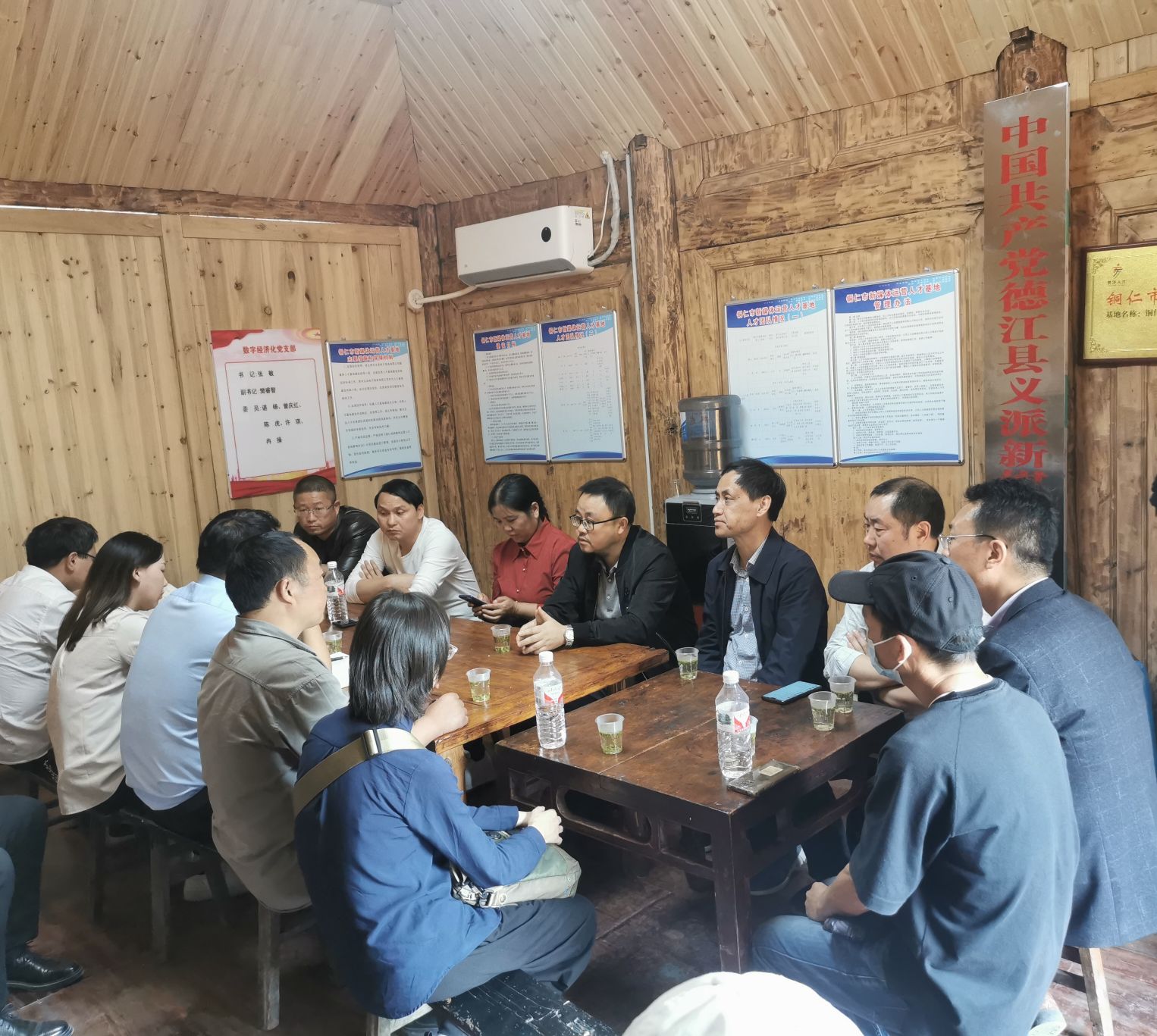 bat365在线中国登录入口艺术学院、乌江学院联同到德江县共和镇焕河村开展居民建筑文化调研活动