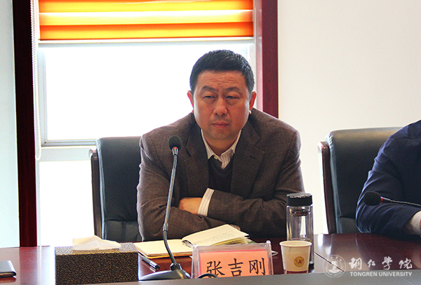 bat365官网与万山区召开合作办学洽谈会