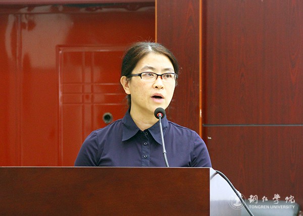 3bat365官网研究生院院长龚静教授主持讲座.jpg